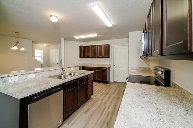 Photo - 5107 Jade Crossing