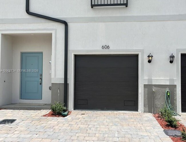 Photo - 606 SW 12th St