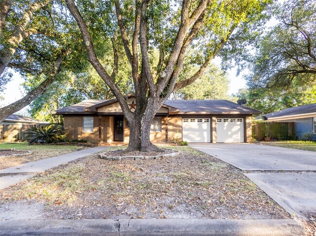2728 Encino Ave