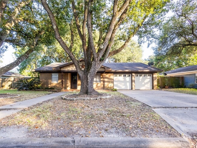 Photo - 2728 Encino Ave