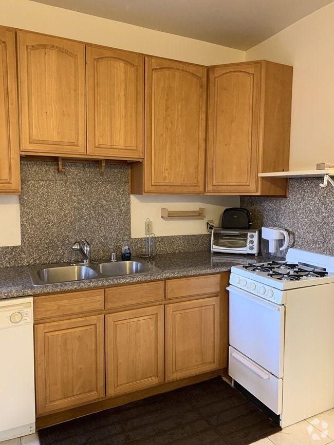 Building Photo - 1734 Derby St Unit A Rental