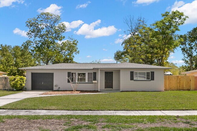 Building Photo - Home For Rent in St Petersburg!