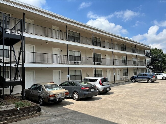 Photo - 701 W Sycamore St Unit 107