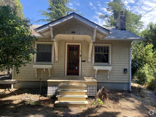 Building Photo - 806 Cottage St NE Rental