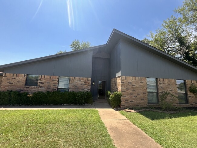 Building Photo - 4802 N Britton Dr