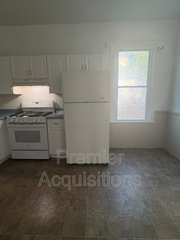 Photo - 16 W Elm St
