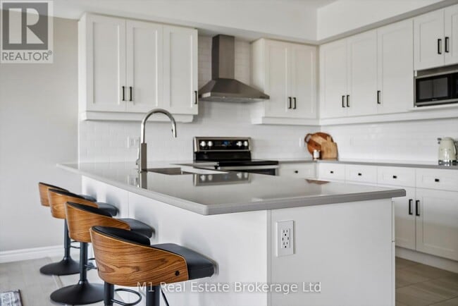 Photo - 107 Westra Dr