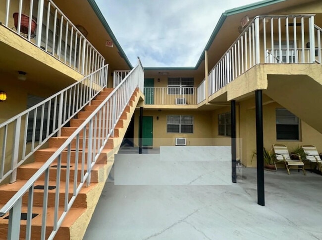 Building Photo - 622 NE 14th Ave Unit 1