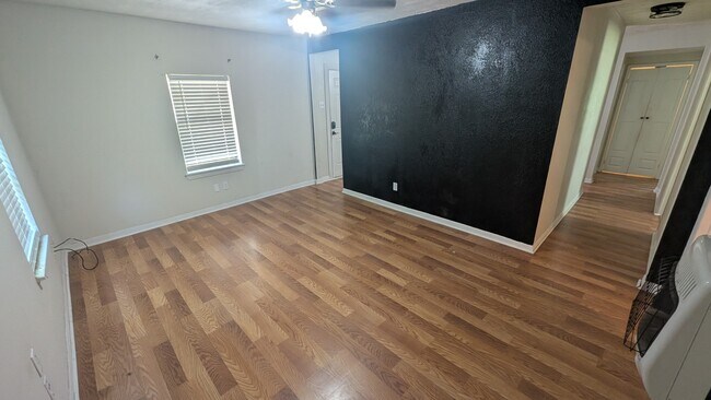 Photo - 1607 Bells Dr