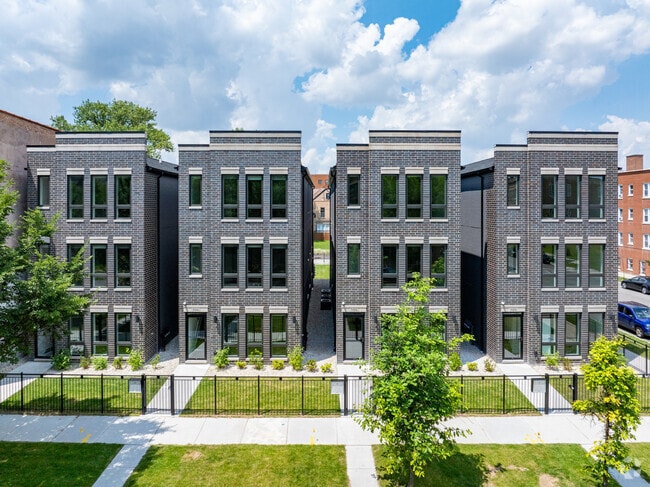 Building Photo - 5000 S Prairie Ave Unit 1 Rental