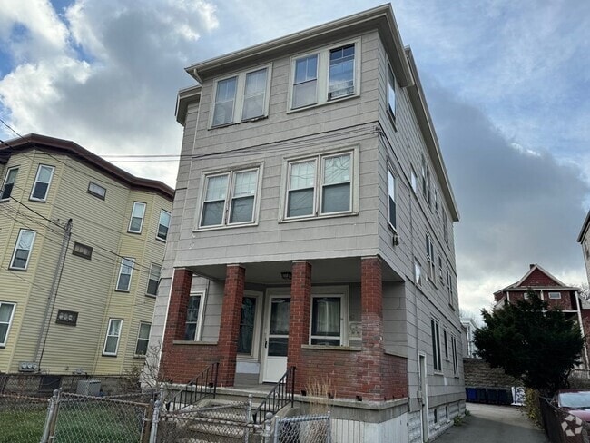 Building Photo - 40 Sydney St Unit 1 Rental
