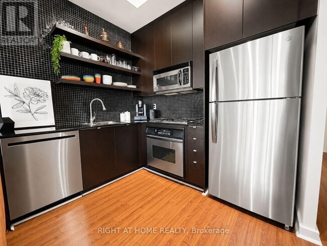 Photo - 19 Brant St Unit 605