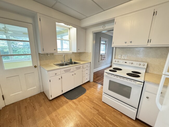 Photo - 2033 Perth St Unidad House