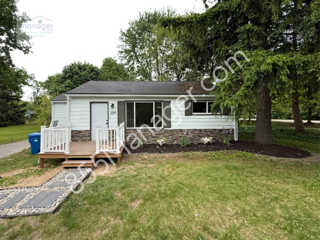 Fully Renovated 3-Bedroom Home with Sunroo... - Fully Renovated 3-Bedroom Home with Sunroo...