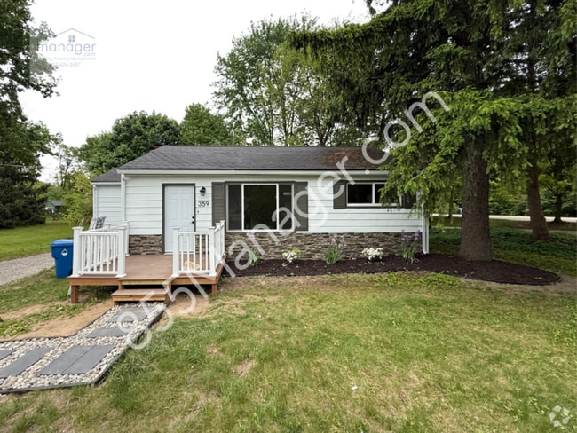 Building Photo - Fully Renovated 3-Bedroom Home with Sunroo...