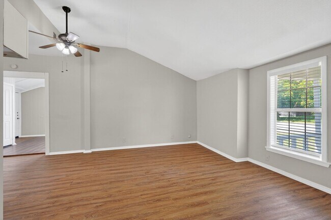 Photo - Charming 2 bedroom, 1 bathroom home located near Historic McKinney!! Free second month of rent lo...