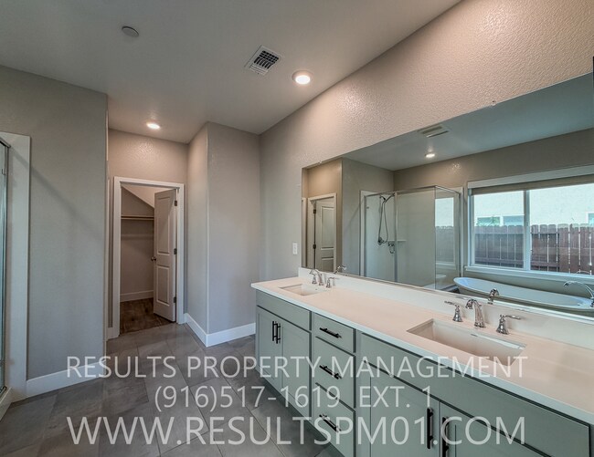 Photo - Gorgeous 4 Bedroom Lincoln Home