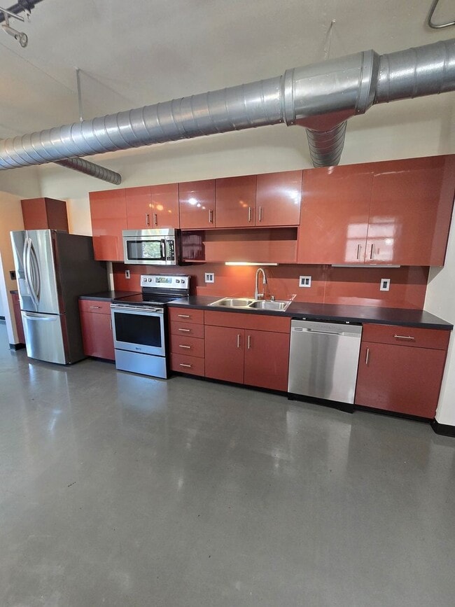 Building Photo - Beautiful 2BR , 2BA 2nd floor loft in East... Unit 204