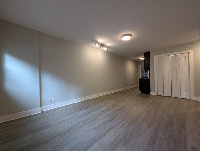 Photo - 703 W Brompton Ave Unit 3