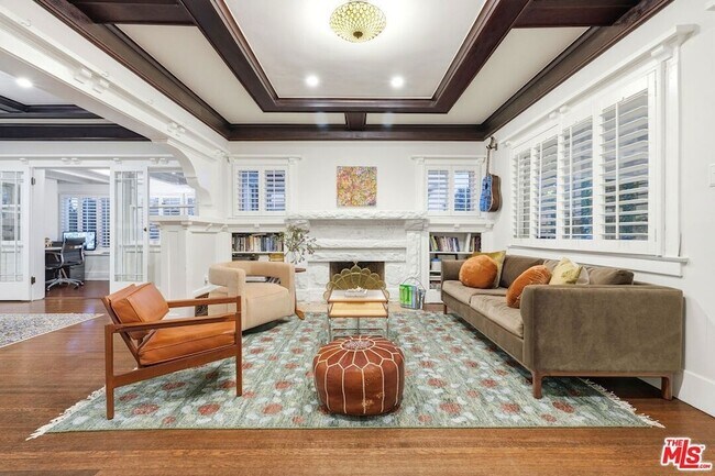 Photo - 1458 W 48th St