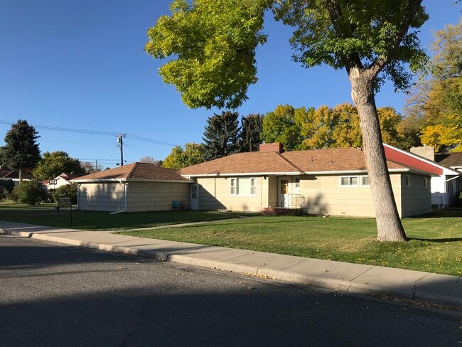 Photo - 1214 9th St W Unit Lower level