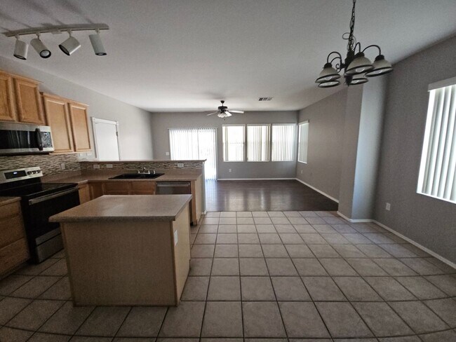 Photo - 4bd 2.5 bth 43rd Ave and vineyard