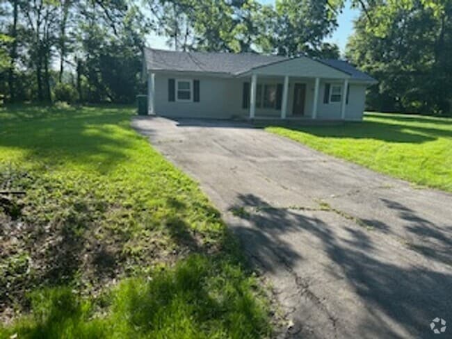 Building Photo - 3 Bedroom, 2 Bathroom Home