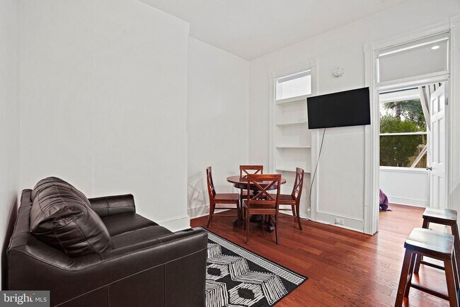 409 Constitution Ave NE Unit 2