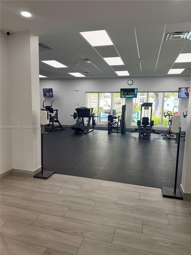 Photo - 17021 N Bay Rd Unidad 326