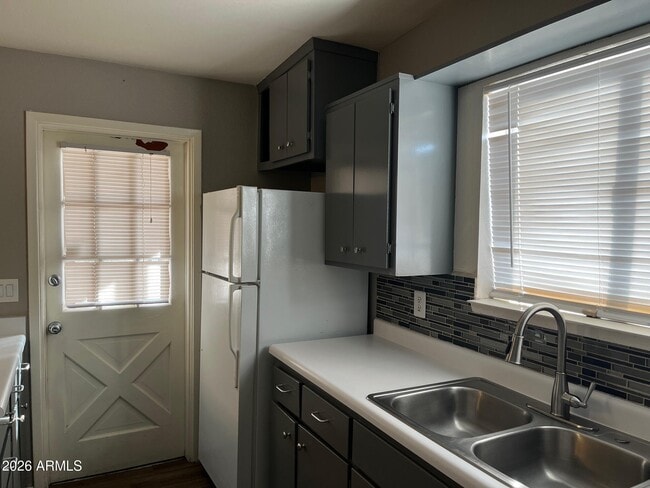 Photo - 102 E Ivy St