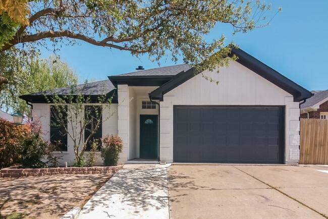 Building Photo - 6101 Rising Meadow Dr