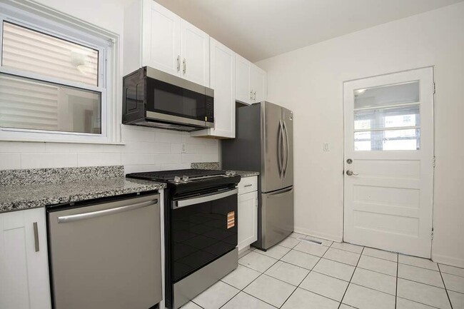 Photo - 3834 N Hermitage Ave Unit 1