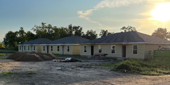 Building Photo - 202 Iris St Rental