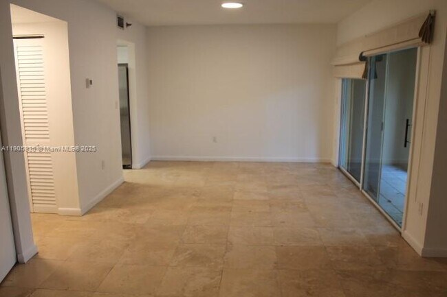 Photo - 2560 Tigertail Ave Unit 14