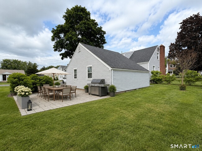 29 House St