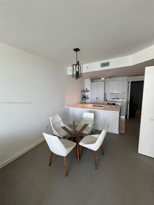 Photo - 501 NE 31st St Unidad 3005