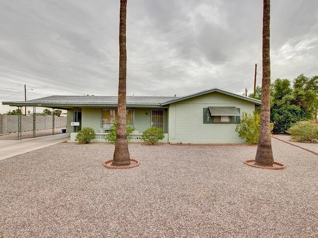 Photo - 323 N 55th St