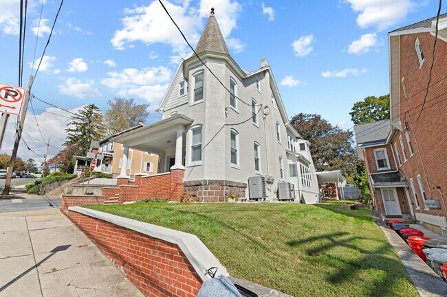 Photo - 17 N Church St Unit 2ND Floor Rear