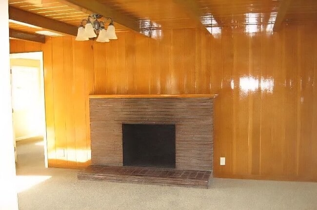 Photo - 868 Charles Ave S