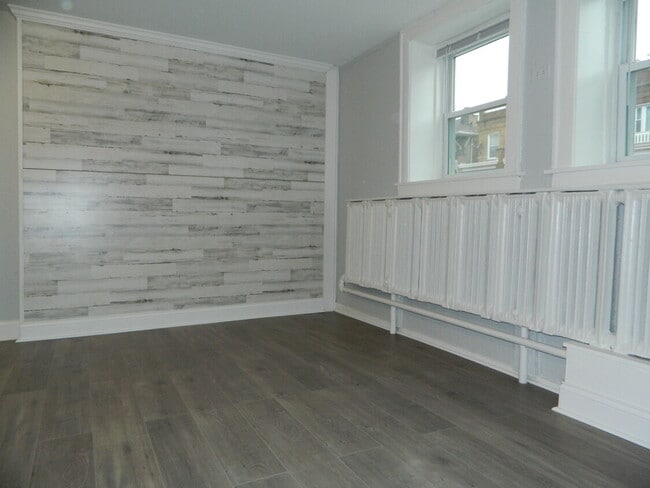 Living Room - 2517 W Gunnison St Apartments Unit 1