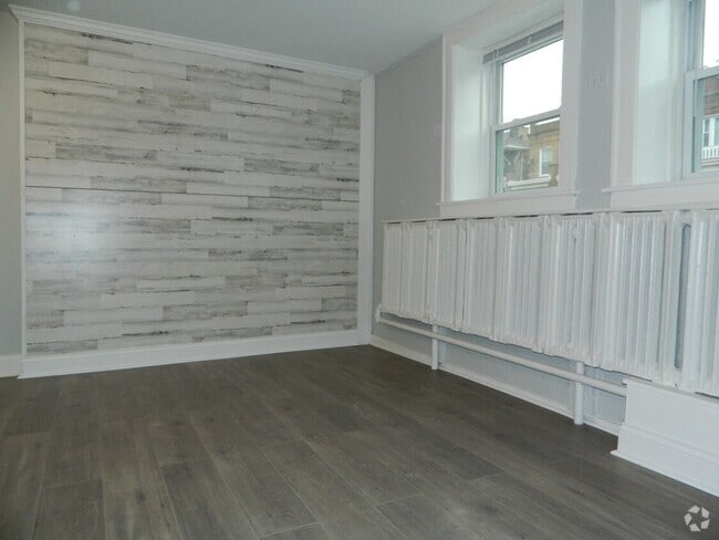 Building Photo - 2517 W Gunnison St Unit 1 Rental