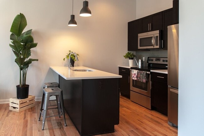 Photo - 2007 Hope st apartments