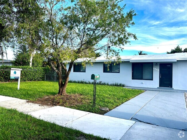 Building Photo - 9940 SW 214th St Rental