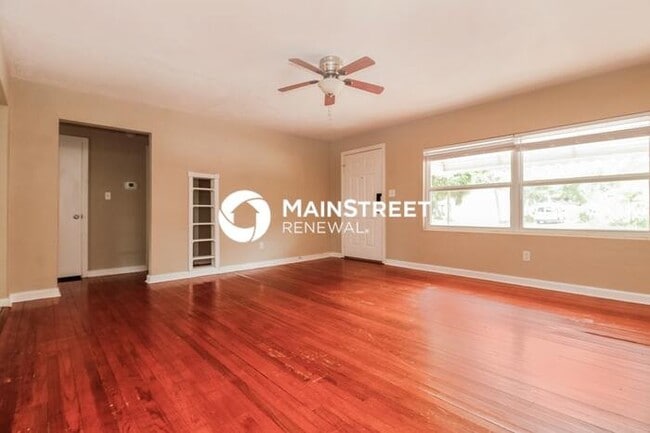 Photo - 2 Bedroom Pet-Friendly Home in Clearwater, FL with Main Street Renewal