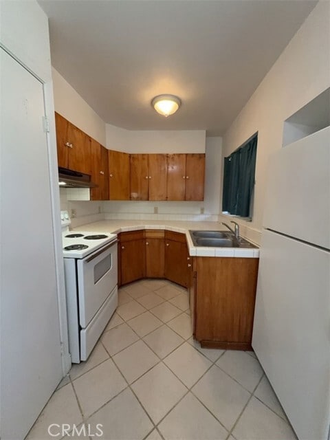 2435 Lakeshore Blvd