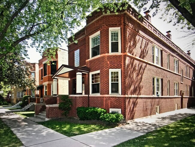 Building Photo - 2252 W Waveland Ave Unit 1