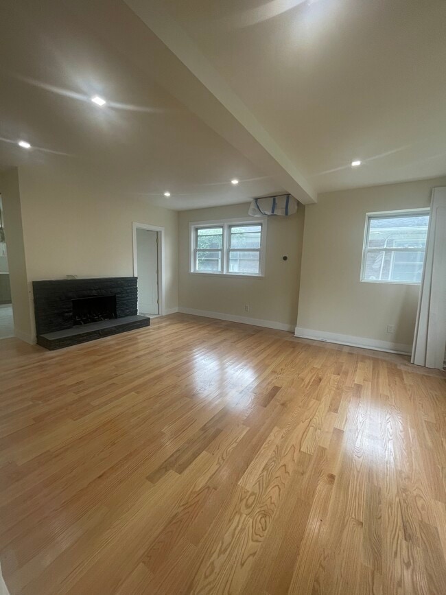Building Photo - 83 Norwood Ave Unit 1