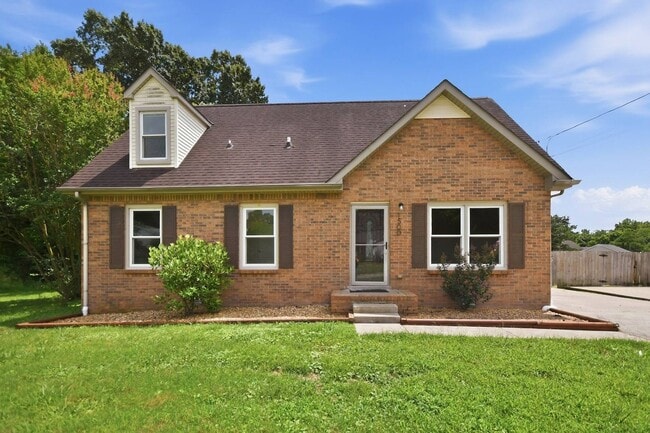 Building Photo - Pet Friendly Three Bedroom!