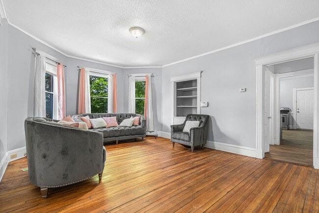 139-141-141 Homestead Ave Unit 1st Floor
