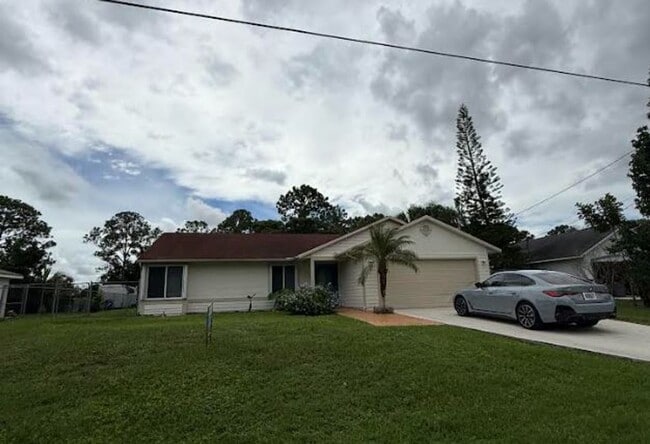 Building Photo - 3 Bedroom 2 Bath 2 Car garage pool home fo...